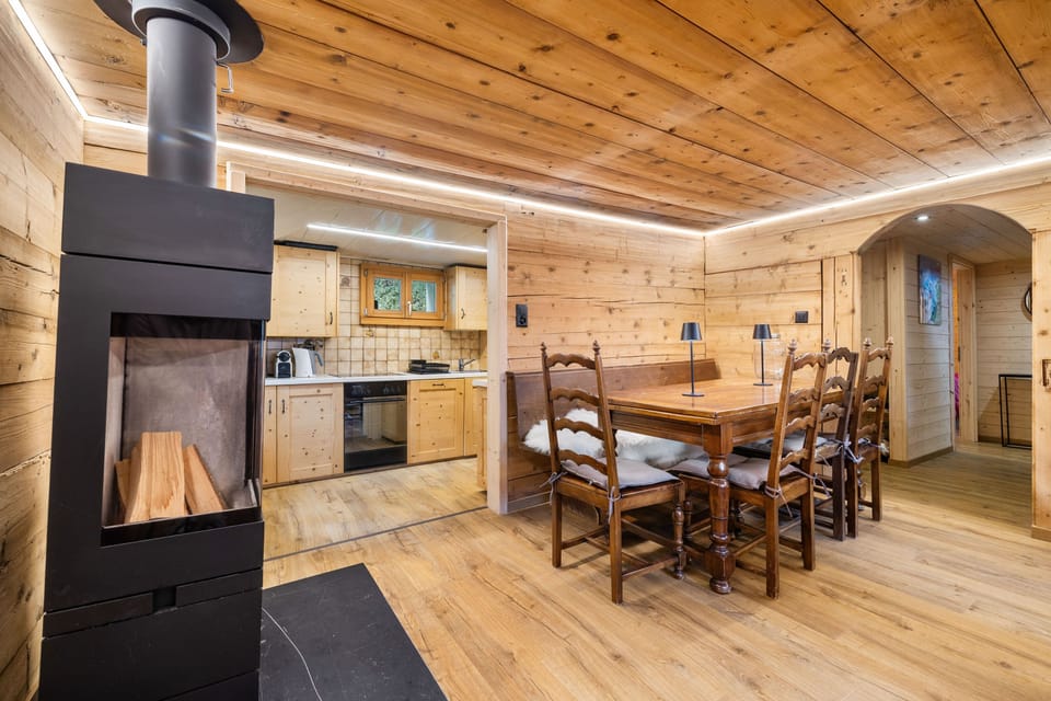 Laetitia Chalet - Sleeps 8 - Charm and Authenticity Chalet in Nendaz