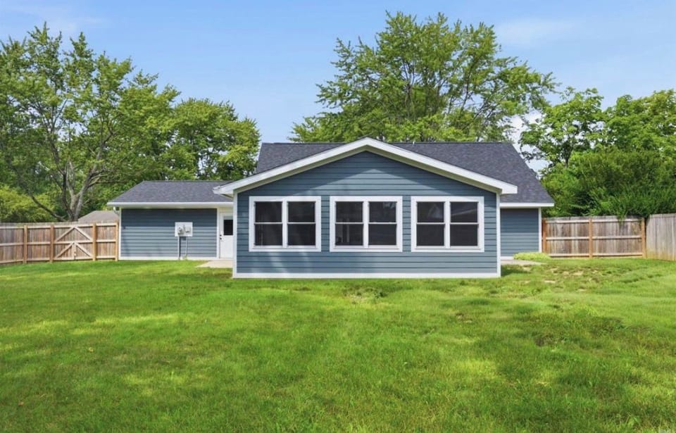 Modern Muncie Retreat Near Ball State - Spacious Home House in Muncie