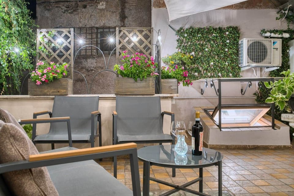 SW Roman Holiday Apartment with Private Terrace in Monti Apartment in Rome