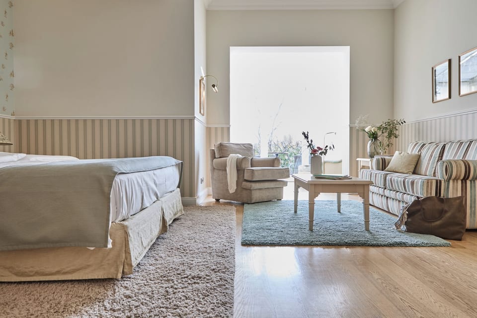 Junior Suite | Hypo-allergenic bedding, in-room safe, individually furnished, desk