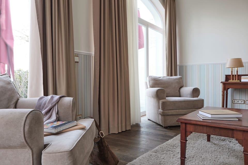 Luxury Suite | Hypo-allergenic bedding, in-room safe, individually furnished, desk