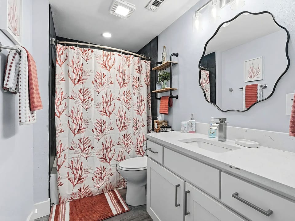 Biltmore Beach Coastal (2nd floor) full bathroom