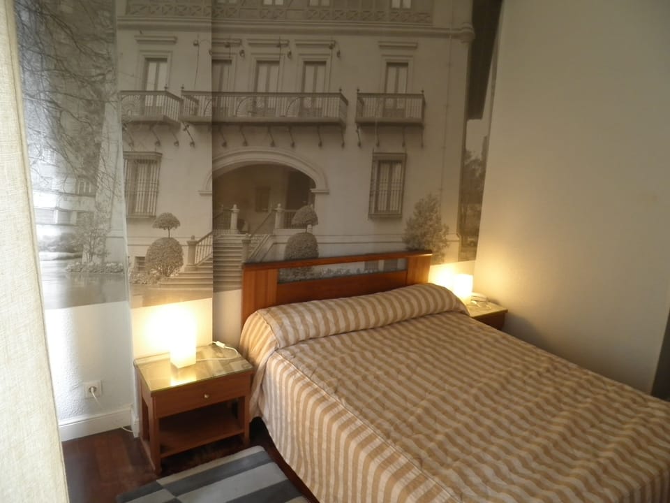 Single Room | Hypo-allergenic bedding, in-room safe, desk, blackout drapes