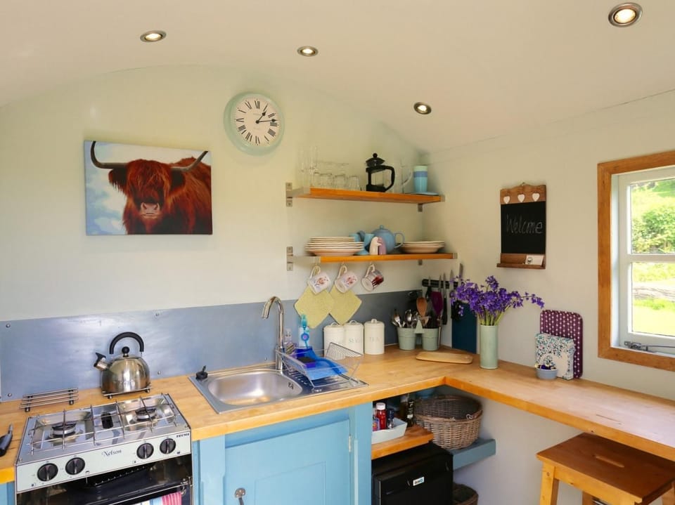 Well equipped kitchen 