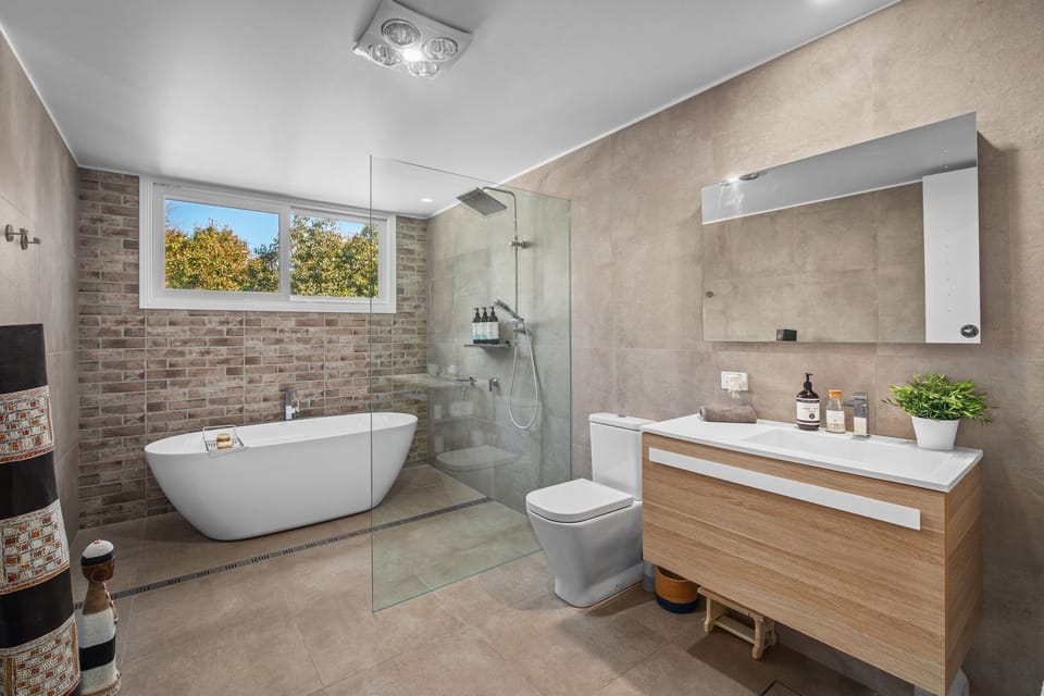 Full Bathroom with Bathtub