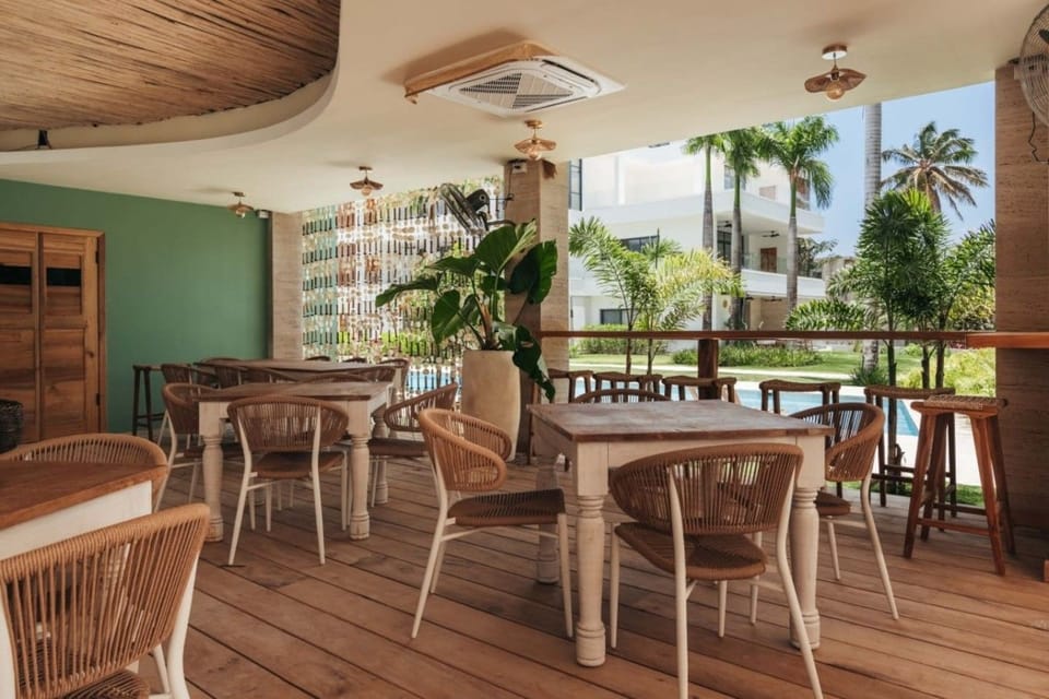 Relax by the pool and enjoy drinks or a meal at Sol de Arena`s poolside bar and restaurant—just steps away.