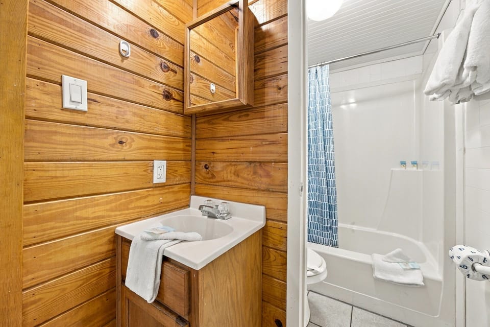 Beachview 209 Bathroom