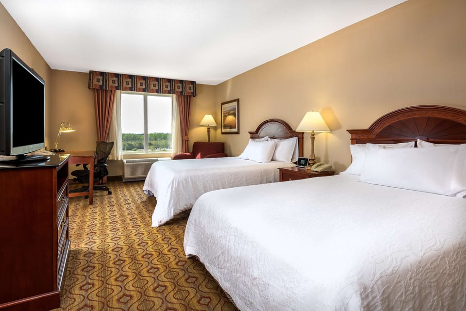 In-room safe, desk, Internet, bed sheets