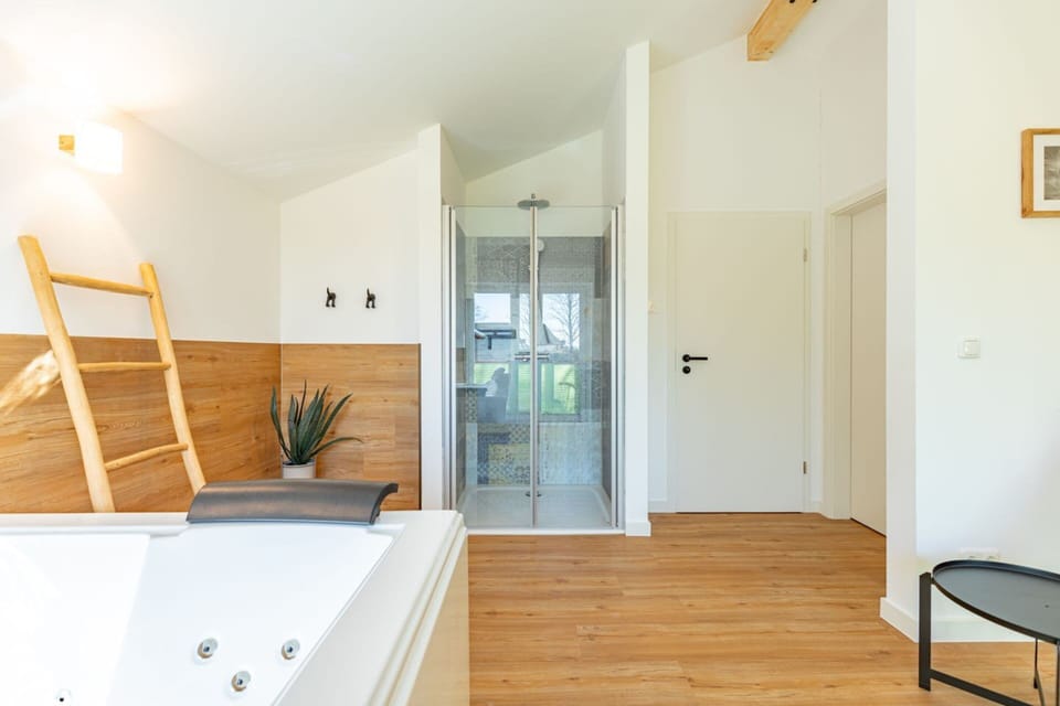 Ferienhaus mit Sauna und Whirlpool in Kating House in Nordfriesland