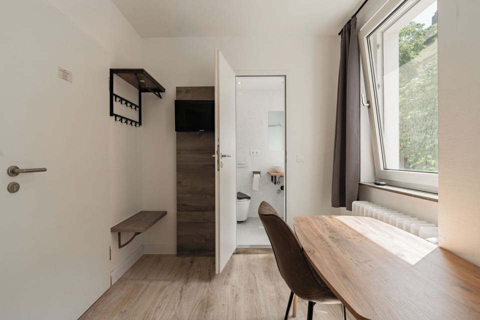 Twin Room | Desk, laptop workspace, free WiFi, bed sheets
