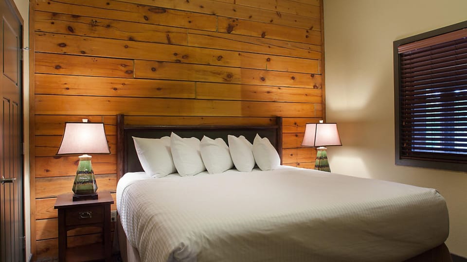 Iron/ironing board, free WiFi, bed sheets, alarm clocks