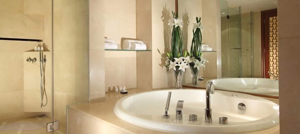 Jetted tub