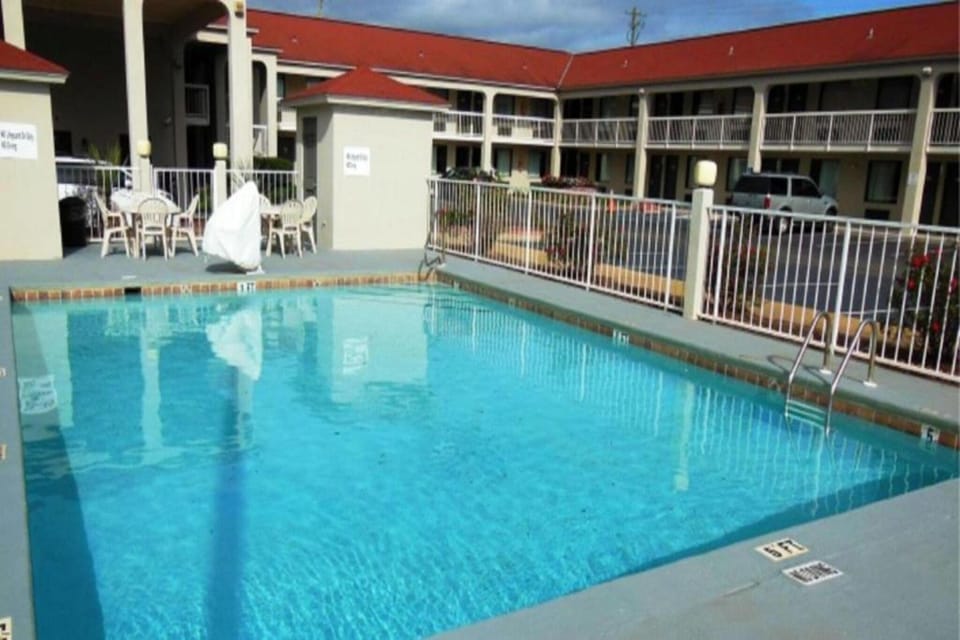 Holiday Home Swimming Pool