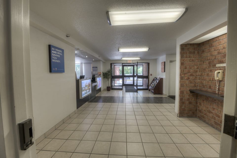 Entrance / Reception