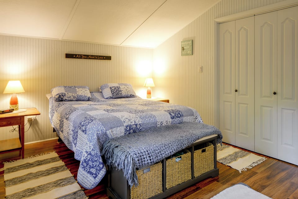 Bedroom 1 | Queen Bed | 1st Floor