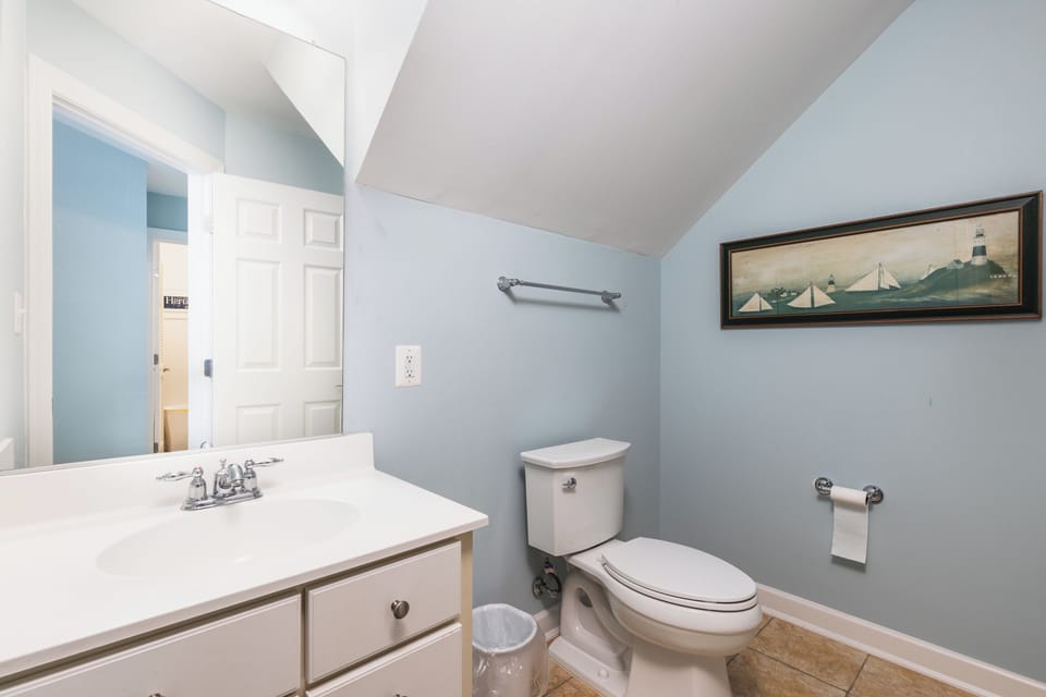 Sunset Island 39 Sunset Island Drive First Level Full Bathroom