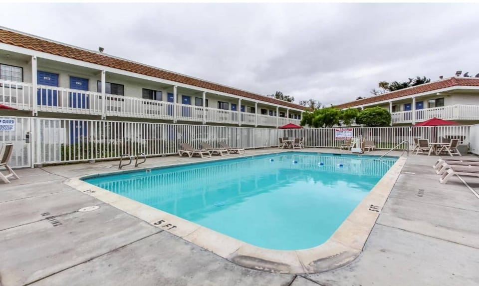 Holiday Home Swimming Pool