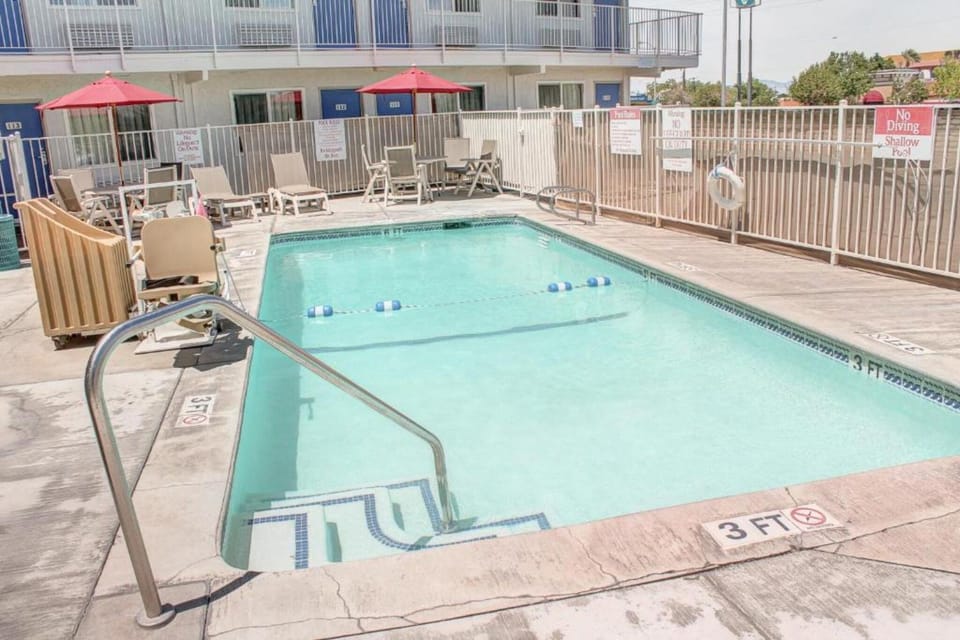Holiday Home Swimming Pool