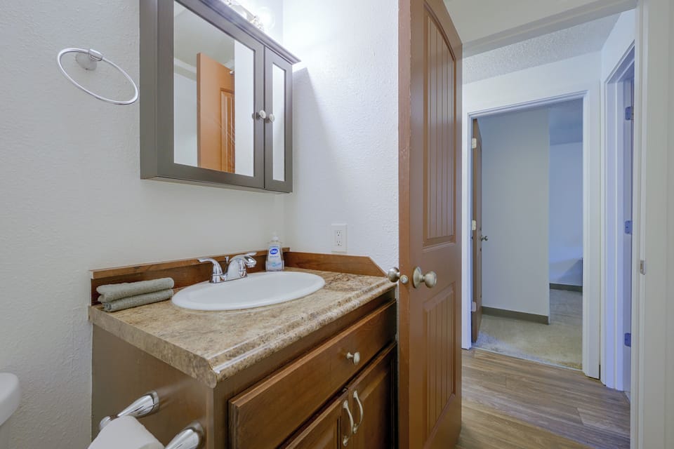 12 Mi to Jblm: Olympia-area Escape Cottage in Olympia