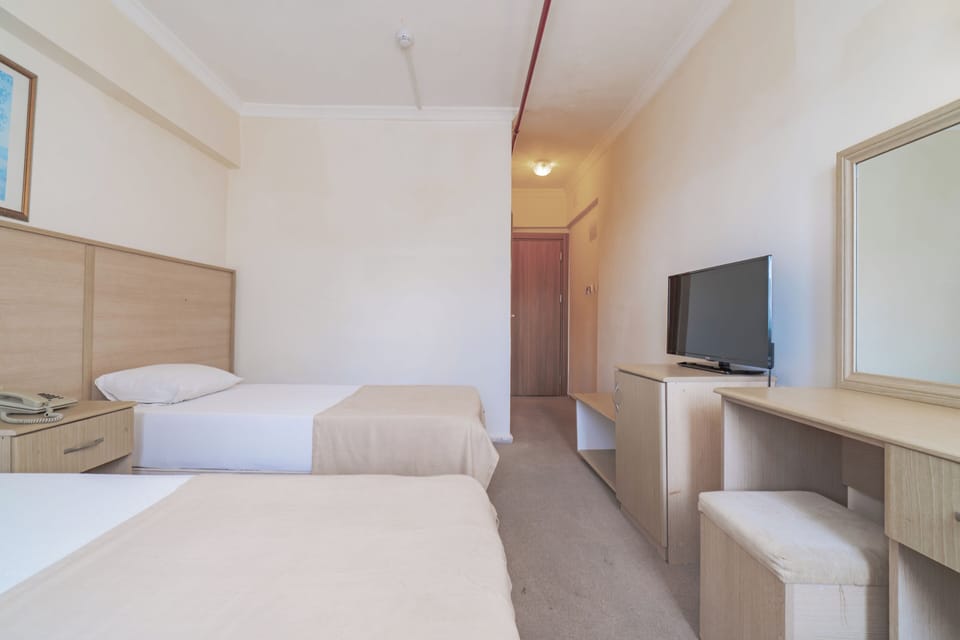 Standard Room | Soundproofing, free cribs/infant beds, bed sheets