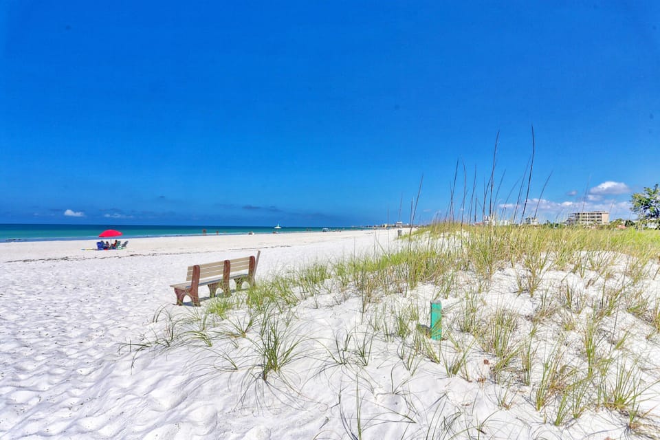 Barefoot Beach Resort B201 Apartment in Indian Shores