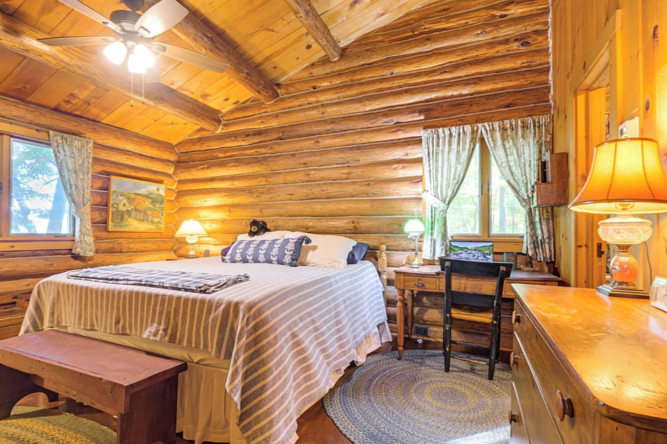Bedroom 1 | King Bed