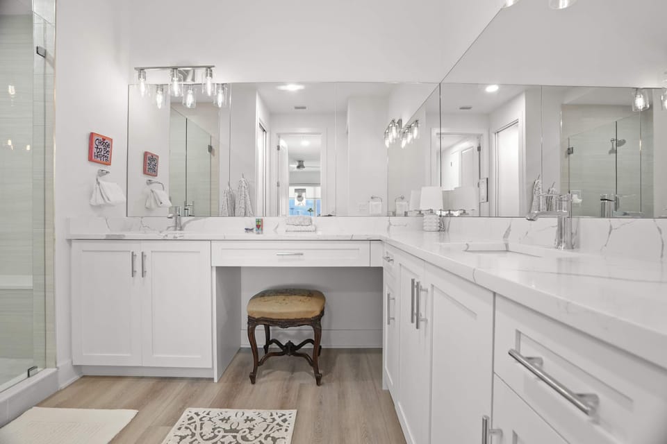 NEW Serenity by the Sea at Madeira Beach Apartment in Madeira Beach
