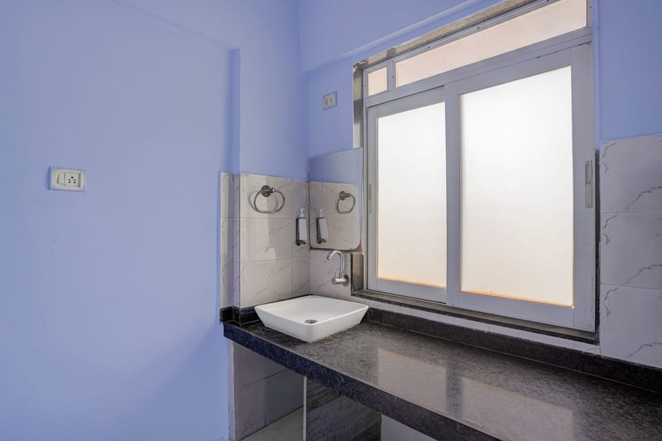 Collection O Bhumi World Industrial Hotel in Thane