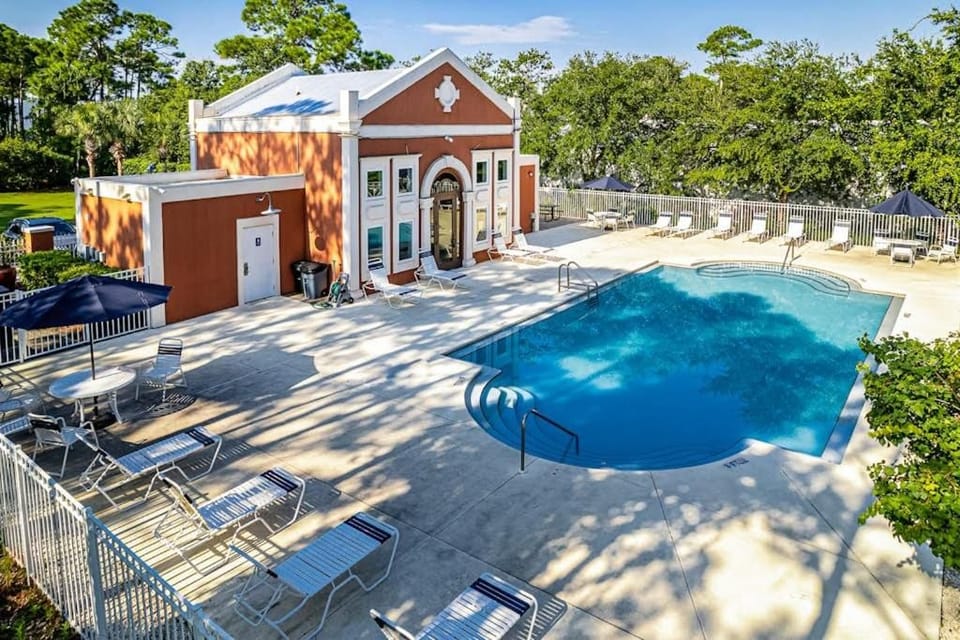 Villas of Frangista Community Pool