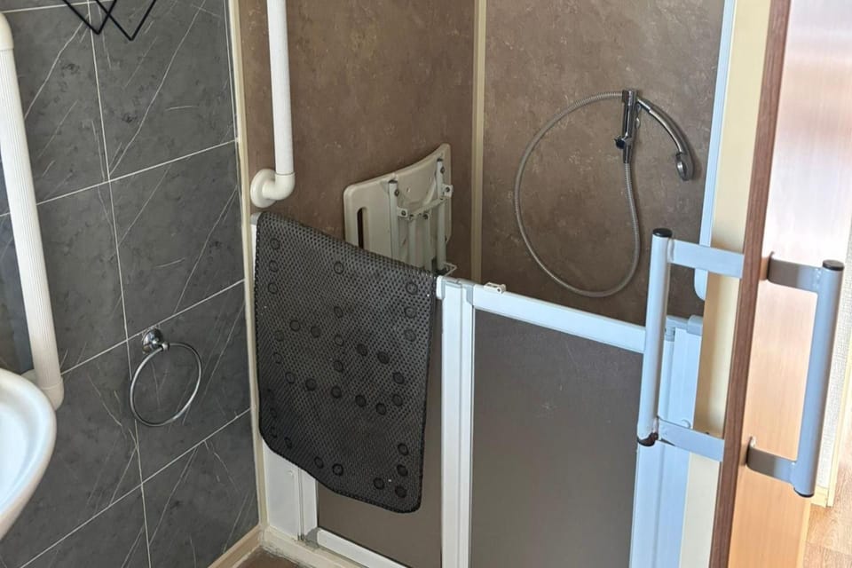 6berth Caravan-wheelchair Accessible-pet Friendly Cabin in Ingoldmells