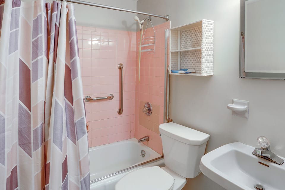 Full Bathroom | 1st Floor