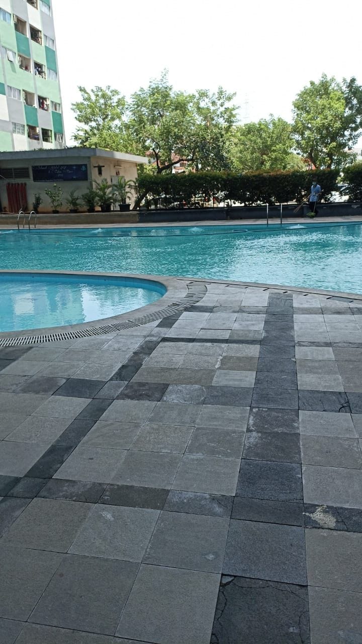 Indoor/outdoor pool