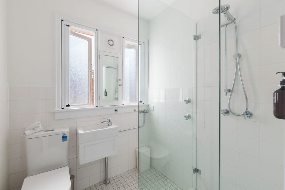 Start or finish the day in the bathroom, with a shower, compact vanity and essential toiletries for an easy daily routine.