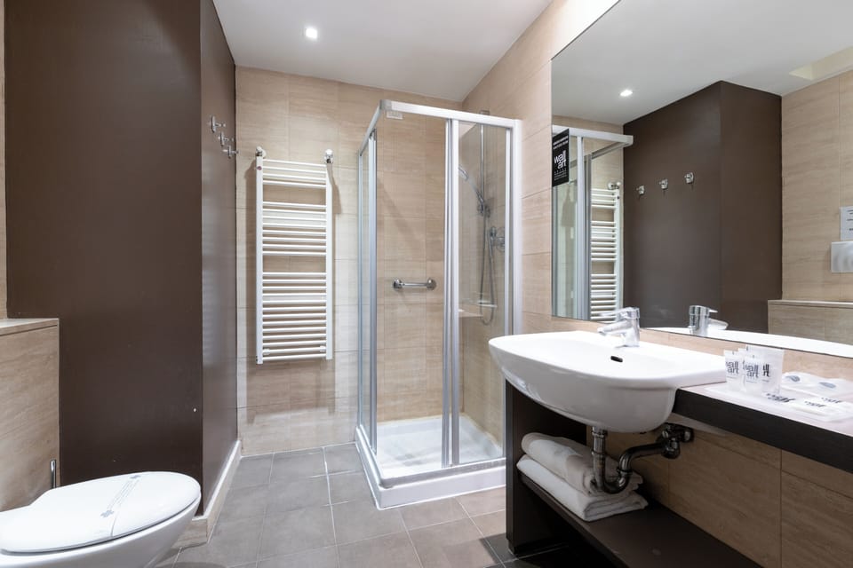 Shower, hair dryer, slippers, bidet