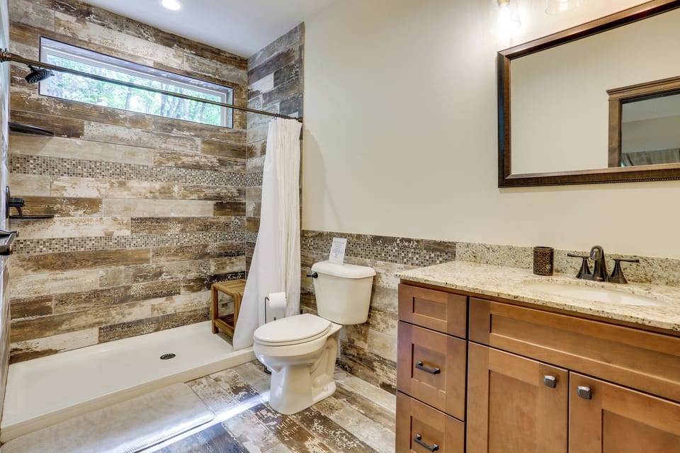 Bathroom | Upper Level