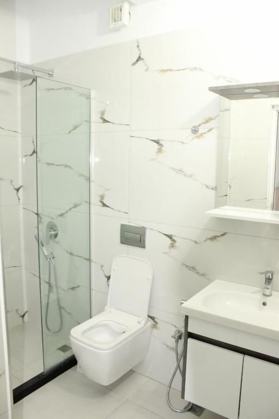 Leva's Apartment Hotel in Sarandë