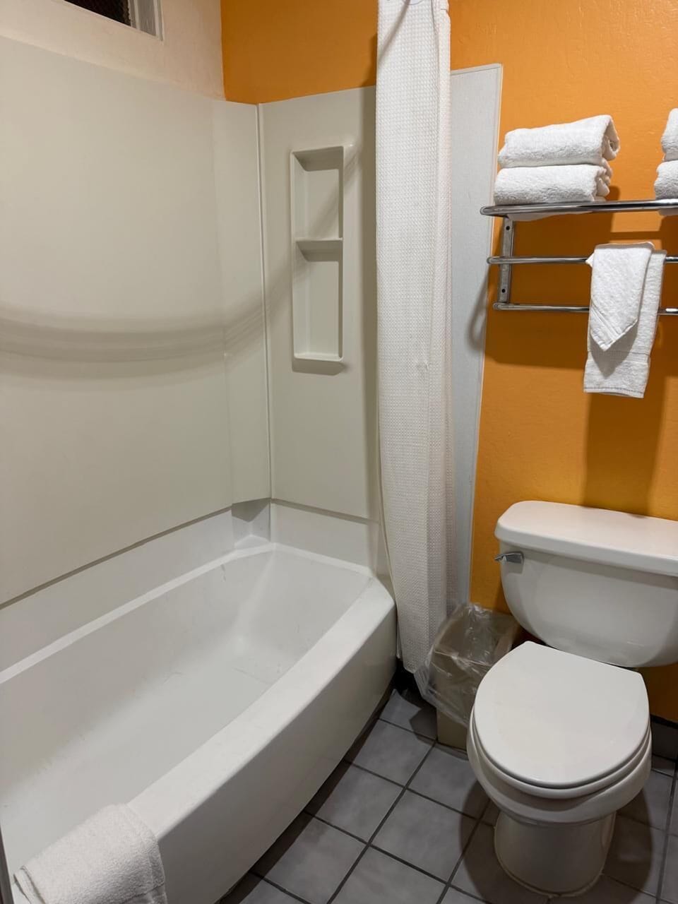 Standard Room, 1 Queen Bed | Bathroom | Bathtub, hair dryer, towels