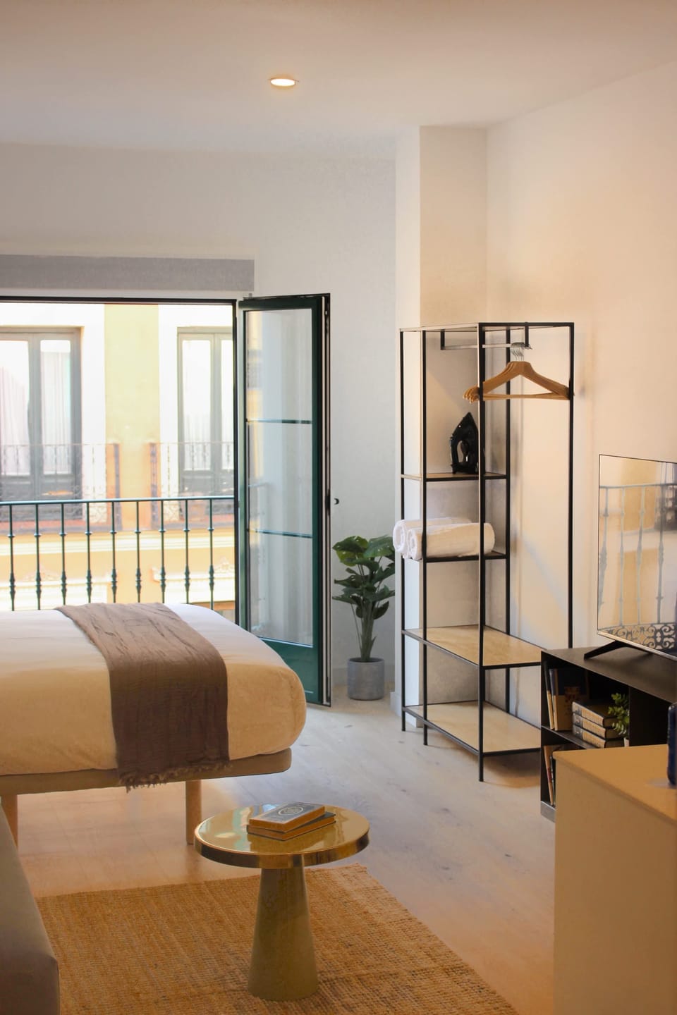 A well-distributed apartment with a comfortable and inviting layout.
