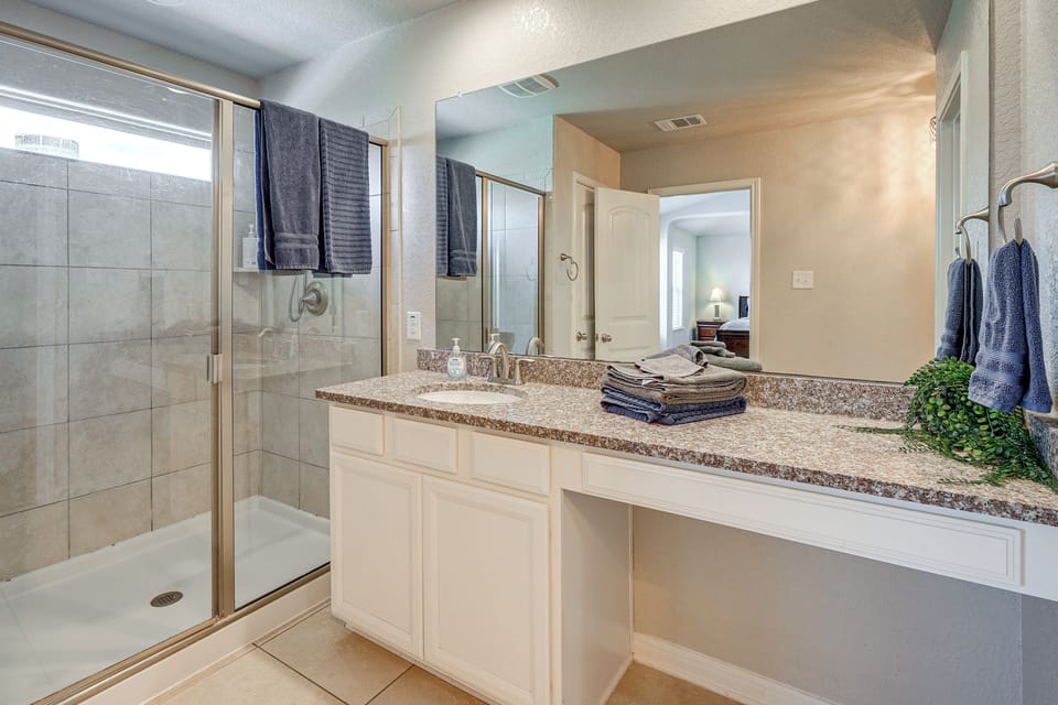 En-Suite Bathroom | 2nd Floor