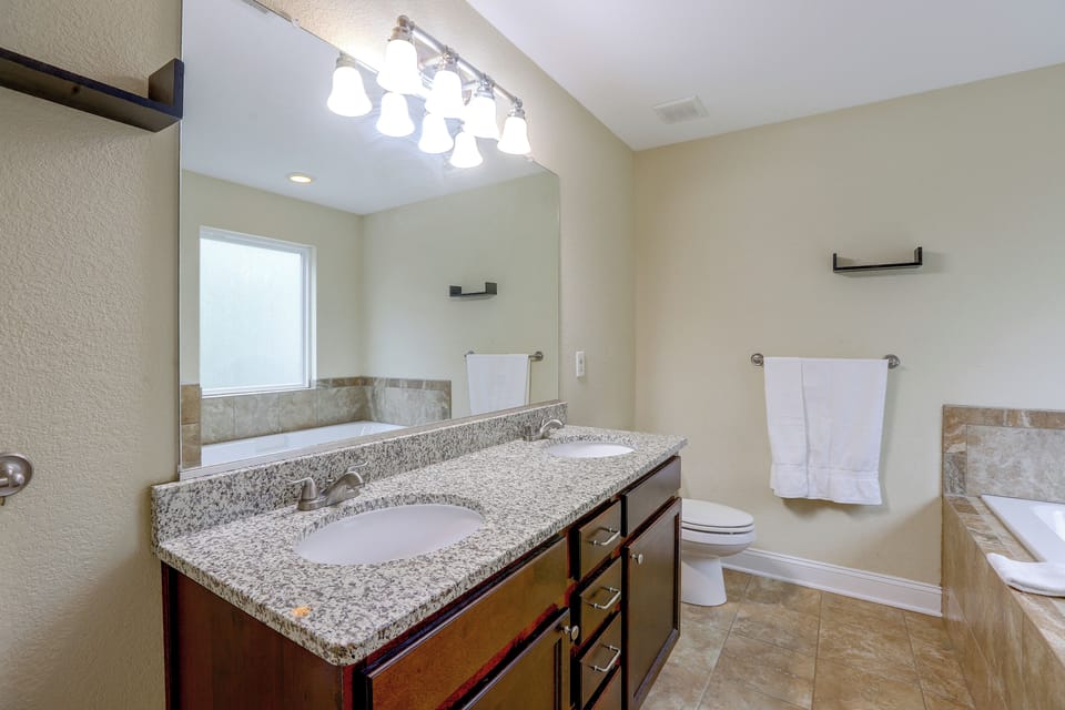 En-Suite Bathroom | 2nd Floor