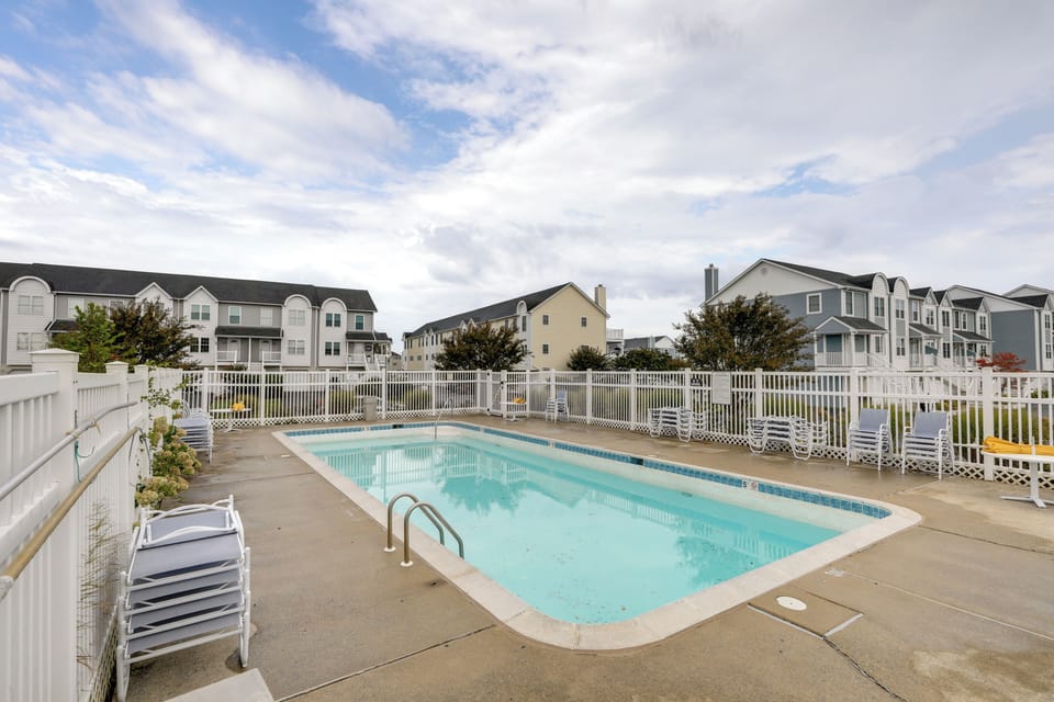Bethany Marina | Community Pool