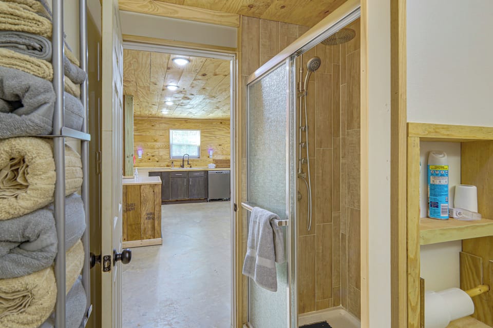 Bathroom | 1st Floor