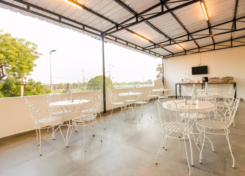 Super Townhouse RCC Sunrise Hotel in Hyderabad