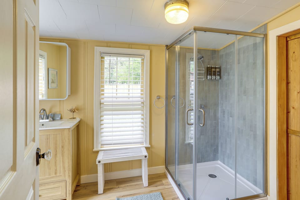 Stroll to Town Square! Mountain View Retreat Cottage in Mountain View