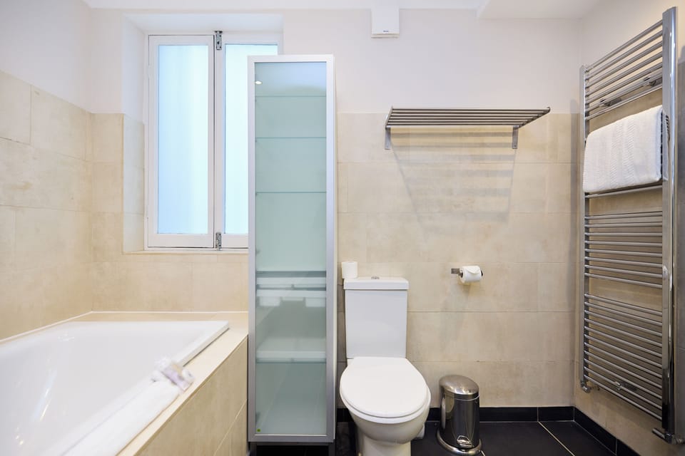 Belsize Park Scarlet Edit Apartment in London Borough of Camden