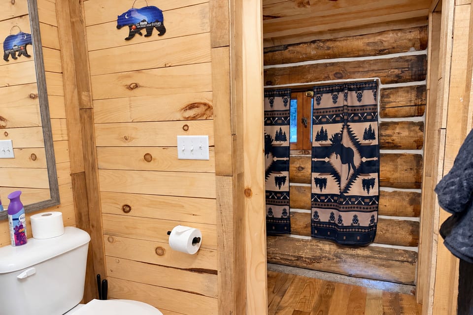 littleredcabinbathroom