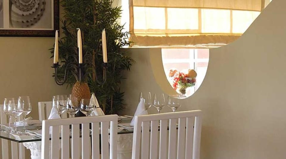 11 restaurants; breakfast, lunch, and dinner served