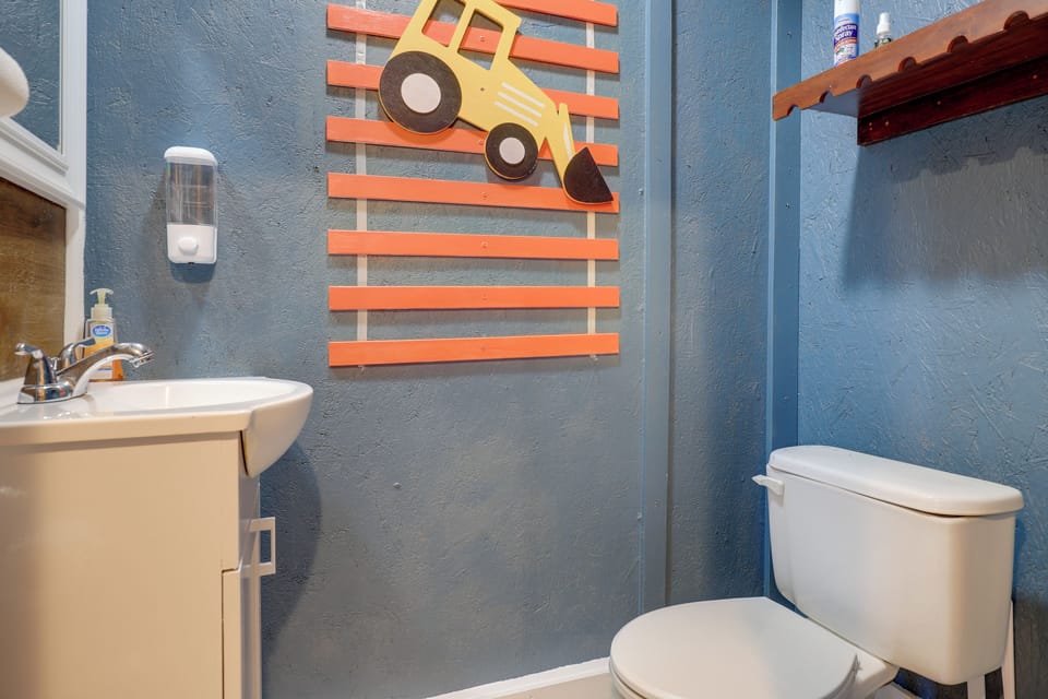 Half Bathroom | 1st Floor