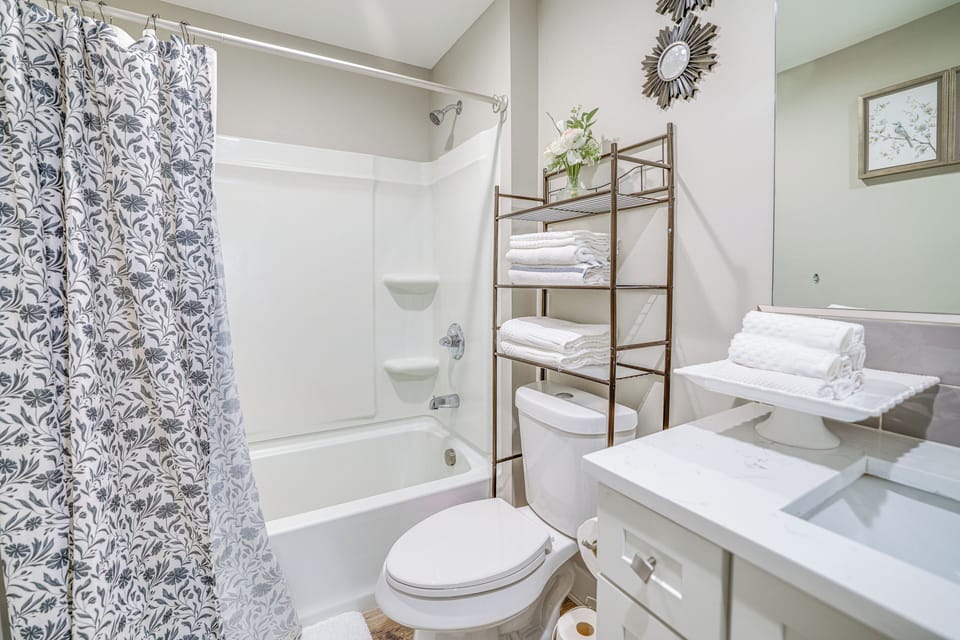 Bathroom | 2nd Floor
