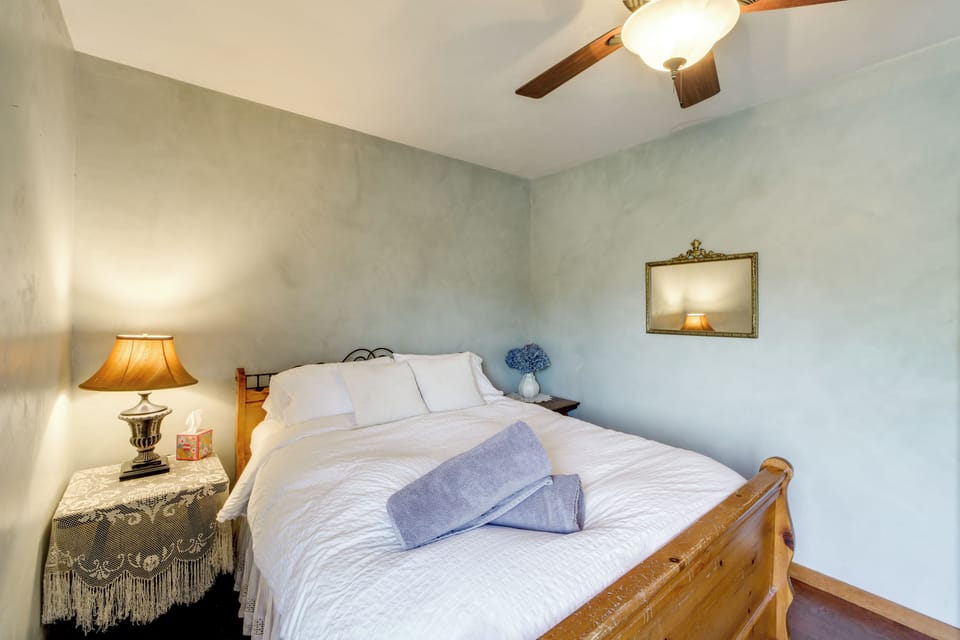 Bedroom 1 | Queen Bed
